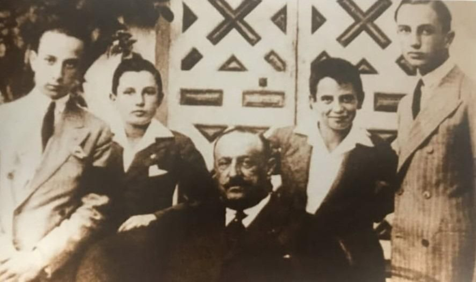 Juan Pedro Domecq Núñez de Villavicencio, en el centro, rodeado de sus hijos Juan Pedro, Salvador, Álvaro y Pedro.