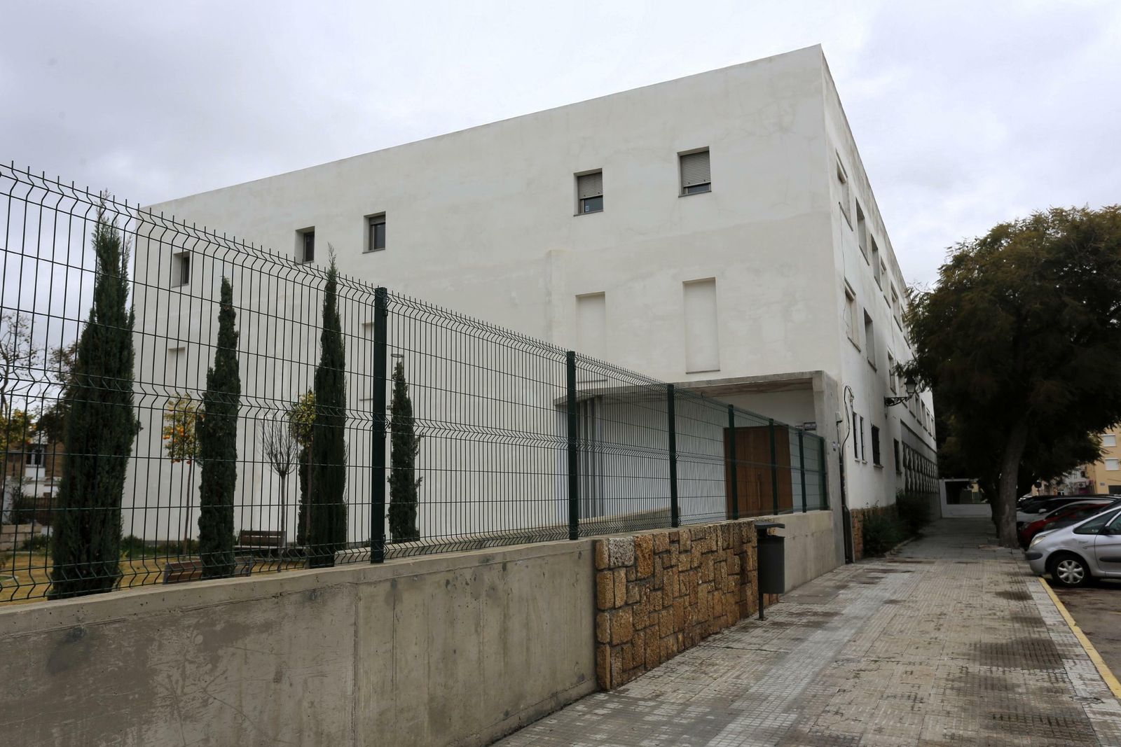 El edificio de la antigua Casa de la Cultura, visto desde la zona de su nueva fachada, está casi listo para la apertura de la nueva biblioteca María Teresa León.
