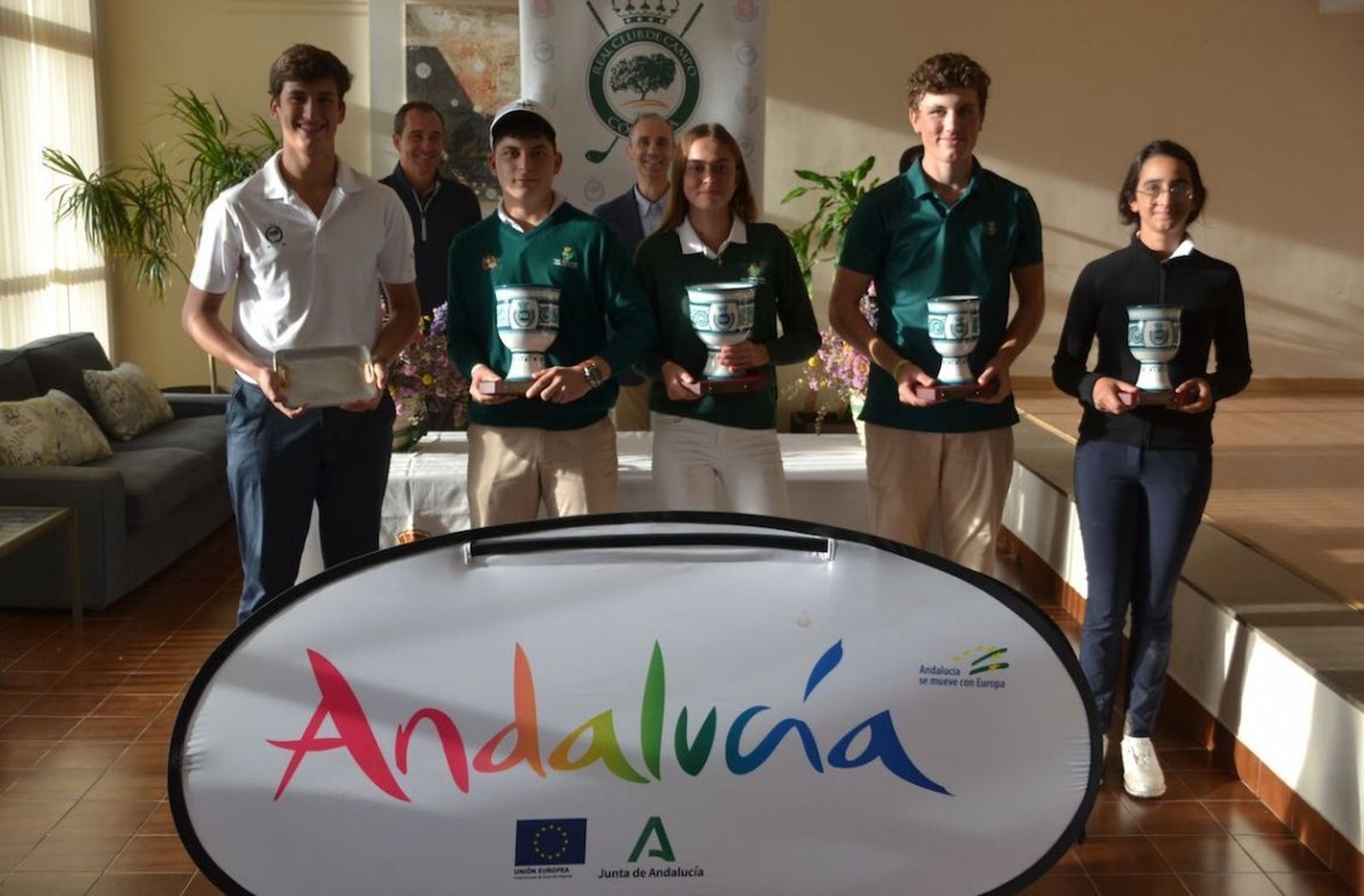 Los campeones de las diferentes categorías, tras la entrega de trofeos