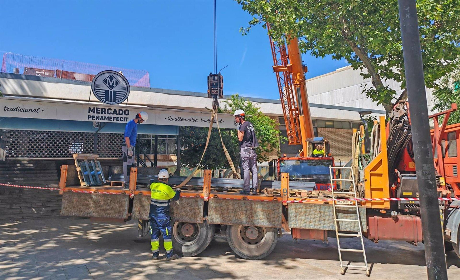 Instalación en el Mercado de Peñamefécit.