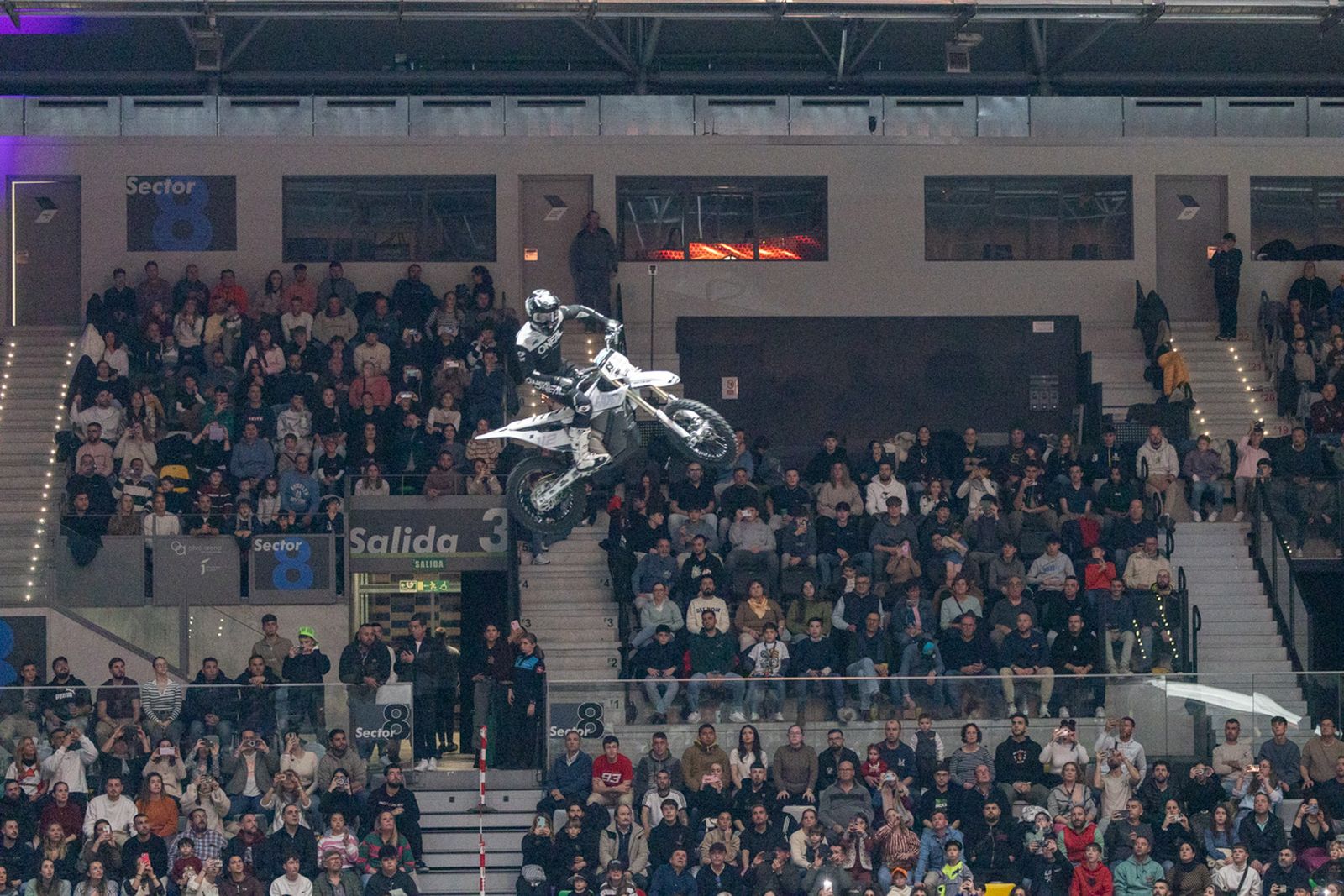 En imágenes: el Olivo Arena vibra con piruetas y motor en estado puro en el Soloflow Freestyle (1)