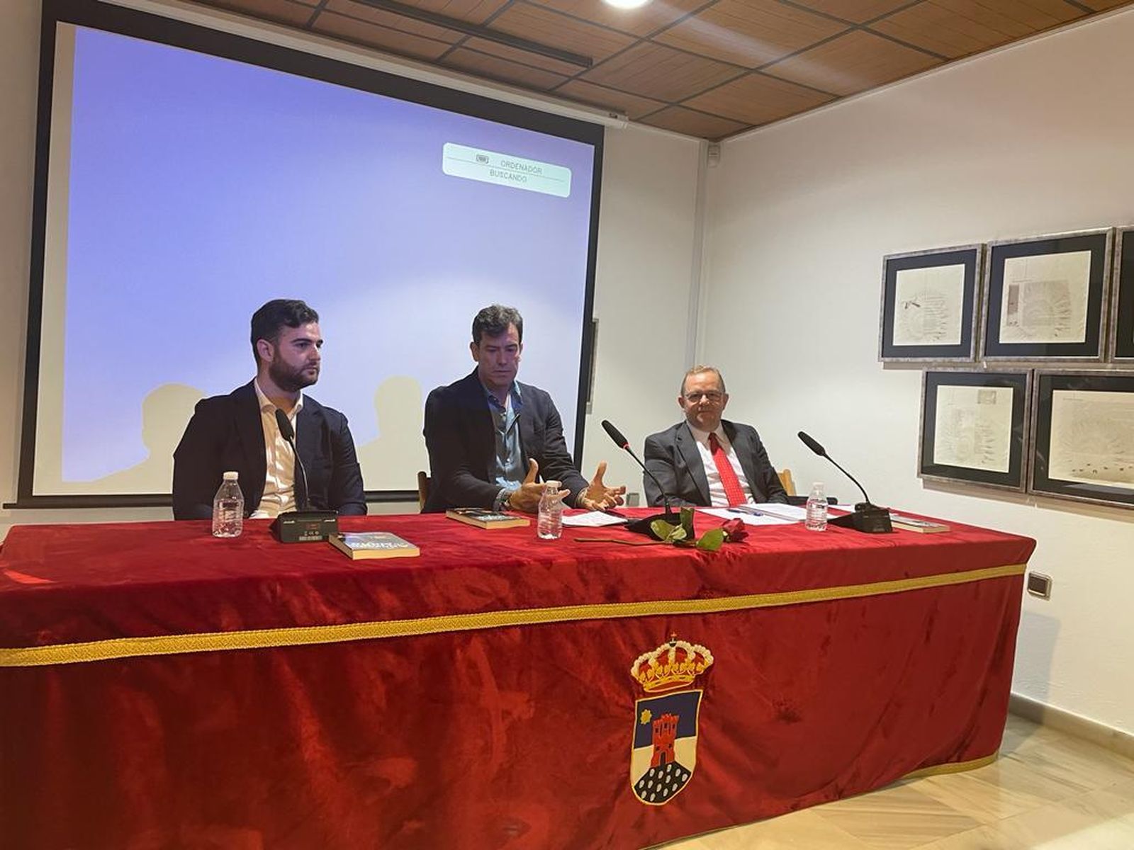 Juan Manuel Sánchez acompañado de Juan Carlos Muyor y Juanjo Salvador.