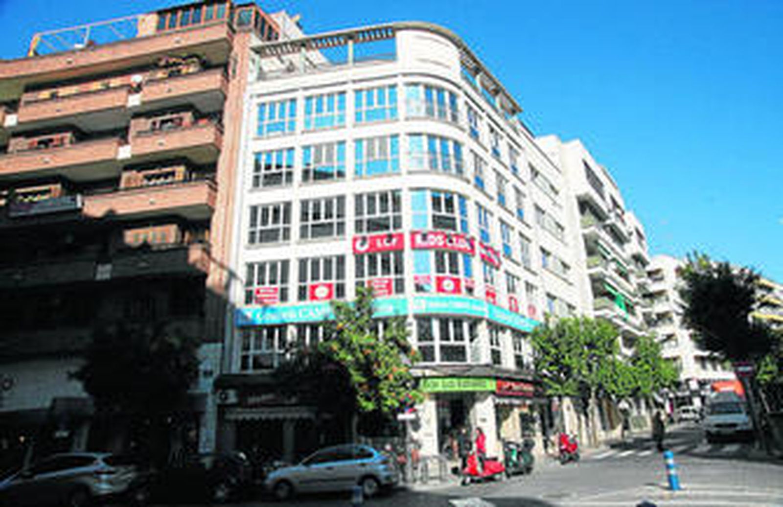 Edificio del bar La Estrella, cuya fachada se alza entre las calles Méndez Núñez y Rafael López.