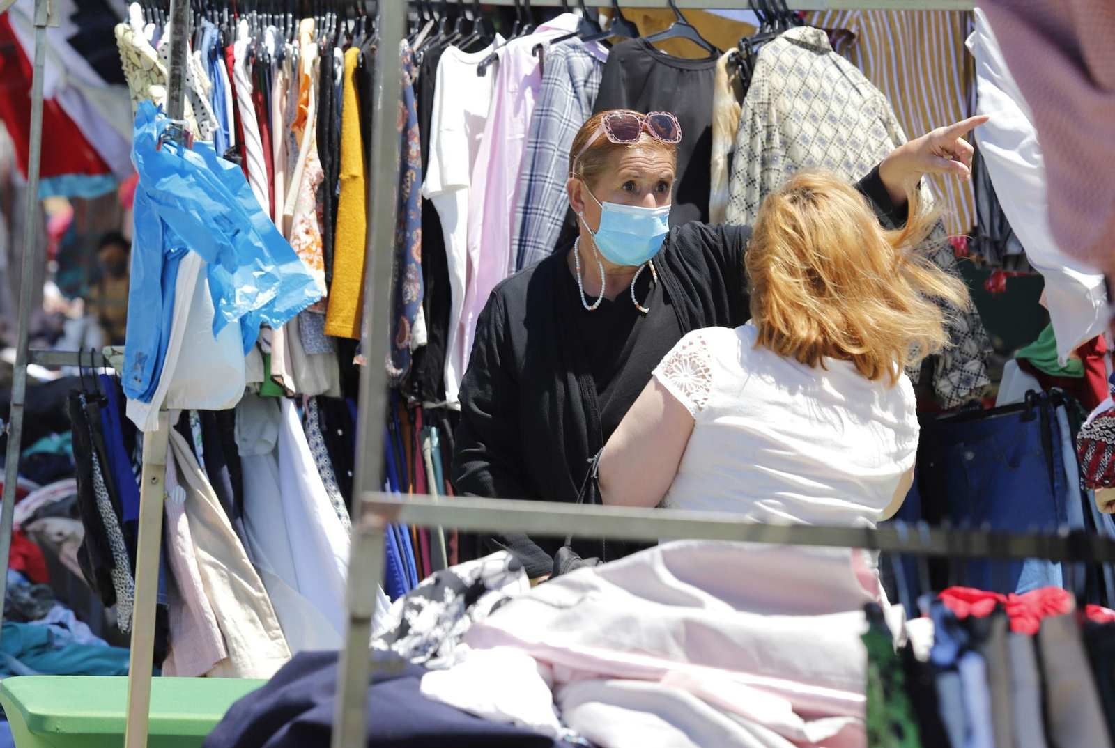 Imágenes del Mercadillo de Huelva en su nueva ubicación