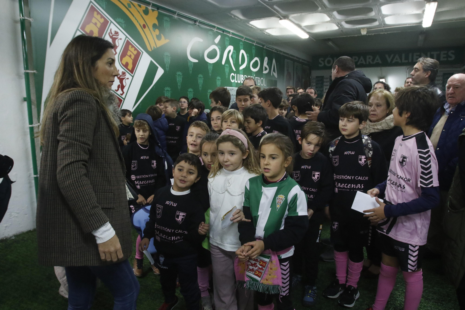 Los Reyes Magos en El Arcángel con la afición del Córdoba CF, en imágenes