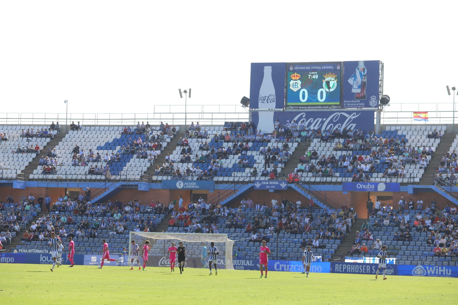 Imágenes del gran ambiente en el Nuevo Colombino para ver el  Recre-Burgos