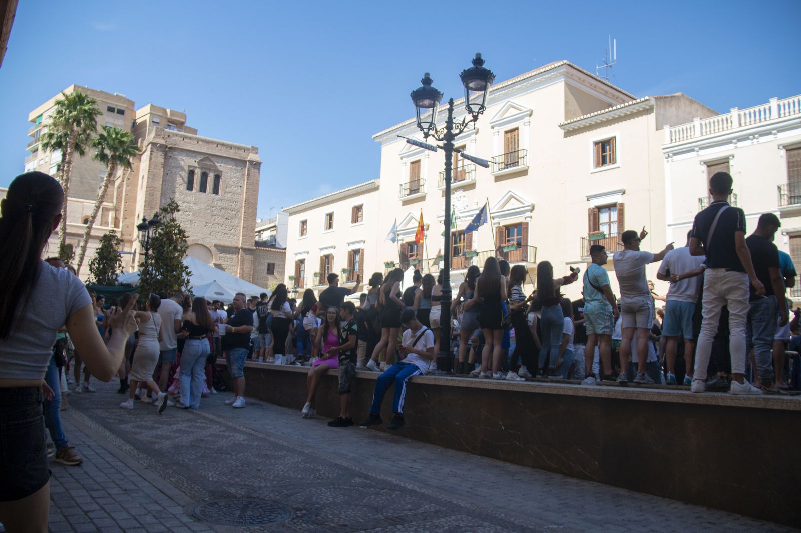 La Costa de Granada celebra y baila al ritmo de las Cruces
