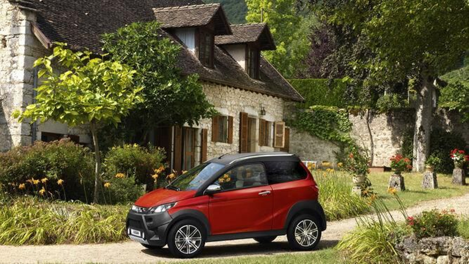 Uno de los modelos de coche que se pueden llevar con licencia de ciclomotor y en su versión más potente con el B1