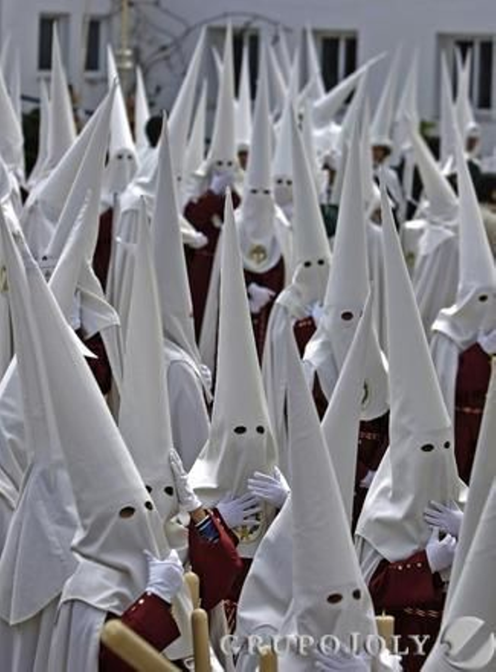 La Oración en el Huerto sale pero se ve obligada a volver a su templo a causa de la lluvia.

Foto: Julio Gonzalez