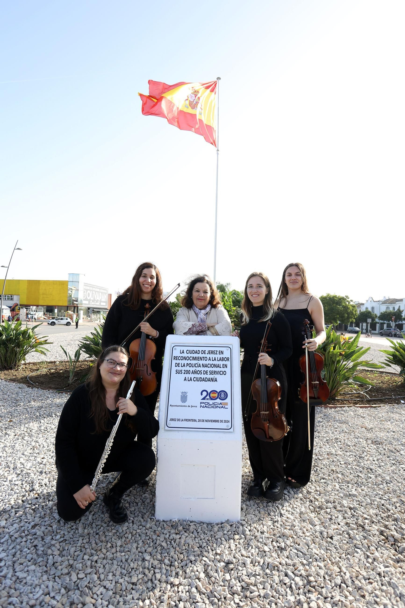 Imágenes de la inauguración de la rotonda de la Policía Nacional en Jerez