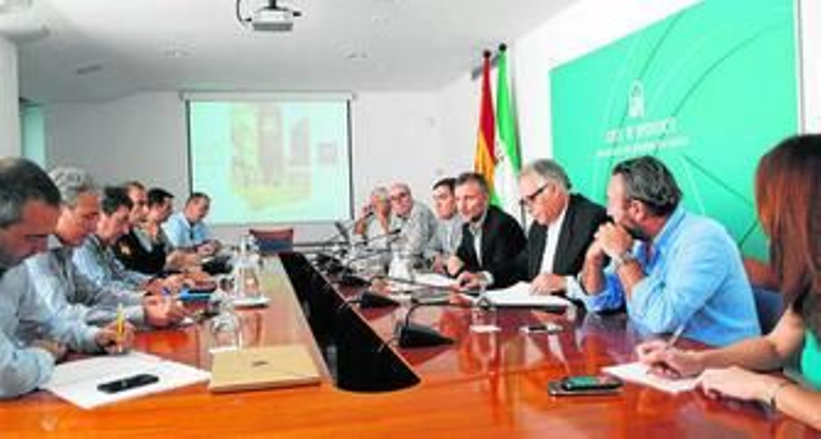 Reunión, en la mañana de ayer, de los miembros del comité asesor del Plan Territorial de Emergencia de Andalucía. Reunión, en la mañana de ayer, de los miembros del comité asesor del Plan Territorial de Emergencia de Andalucía.