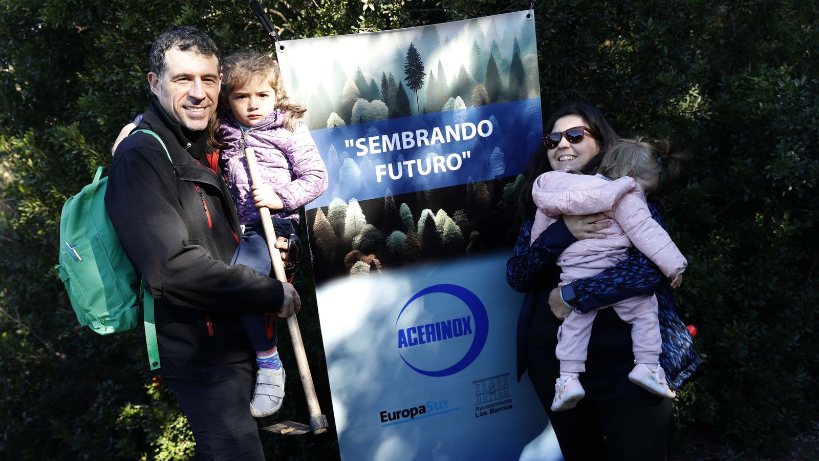 Jornada de reforestación en El Palancar por trabajadores de Acerinox, en imágenes