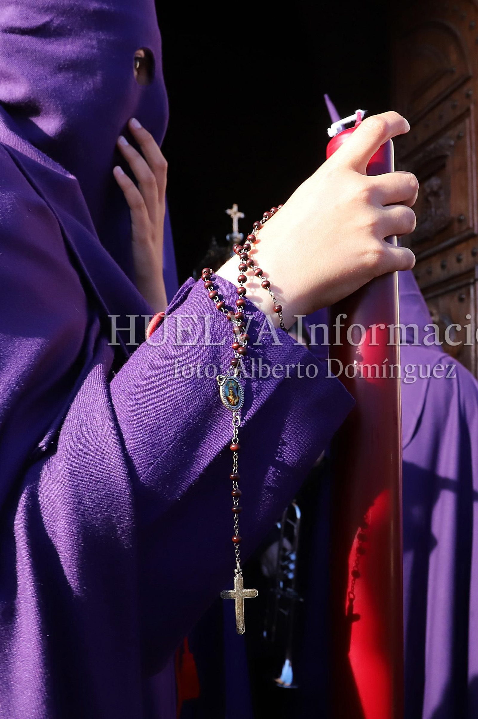 Imágenes de la procesión de Pasión en Huelva