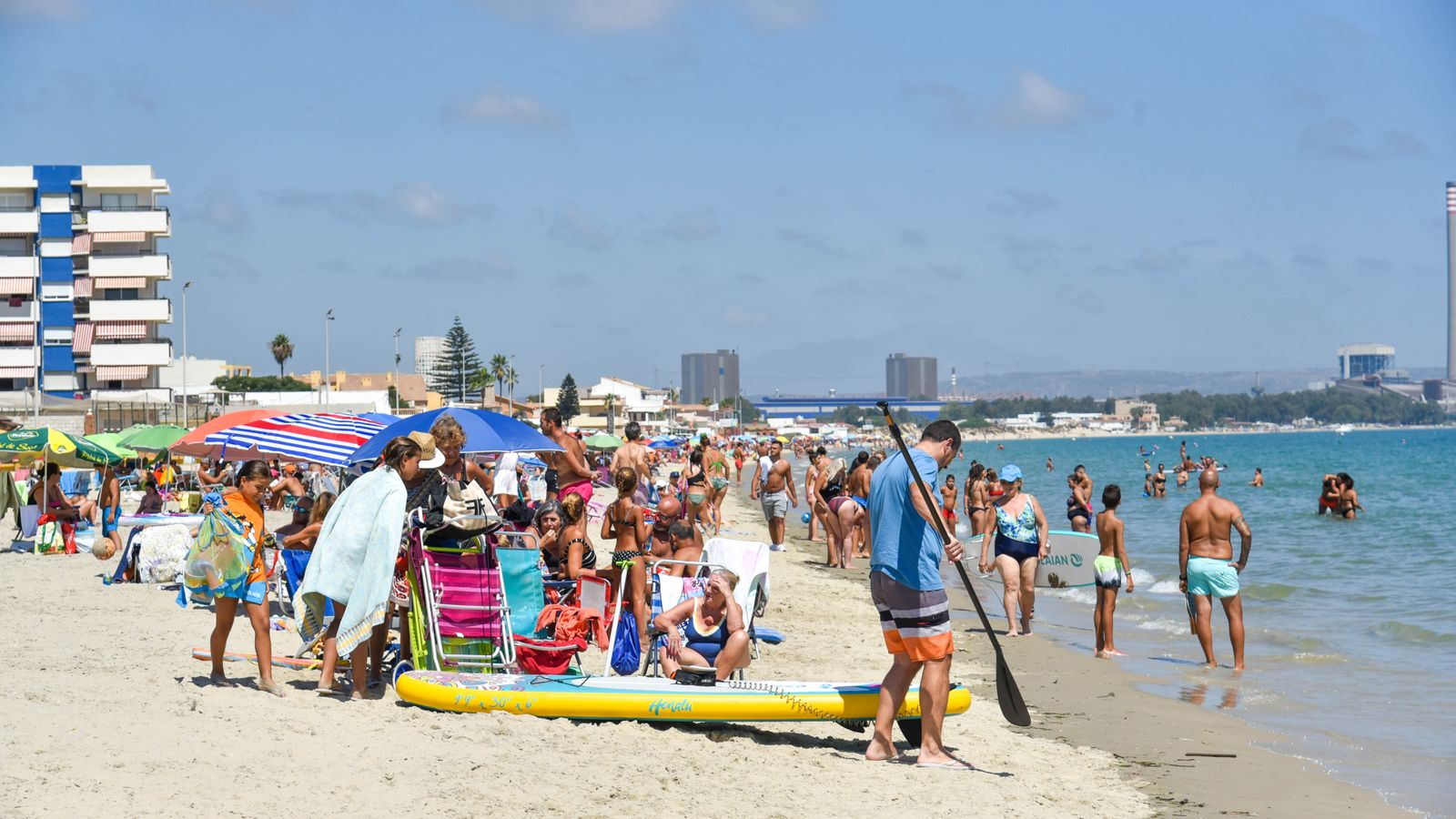 Las fotos del ultimo domingo de la temporada oficial de playas en Algeciras