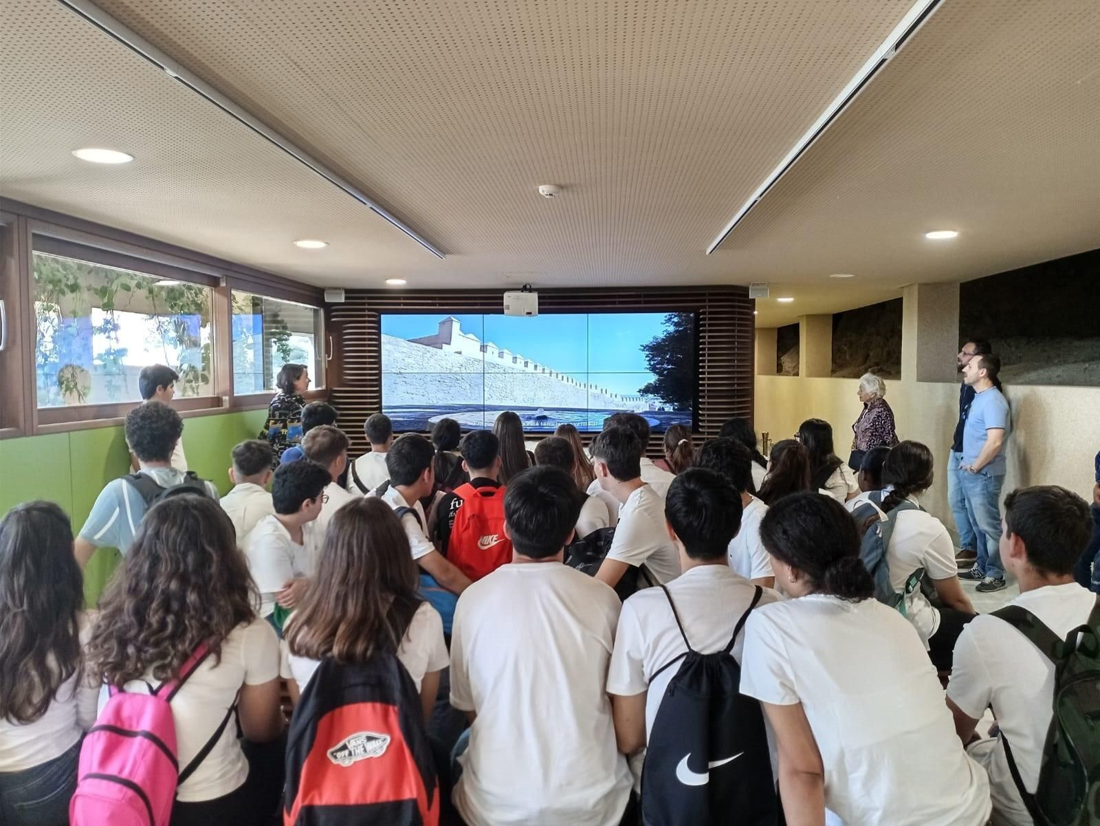 Visita de escolares al yacimiento andalusí