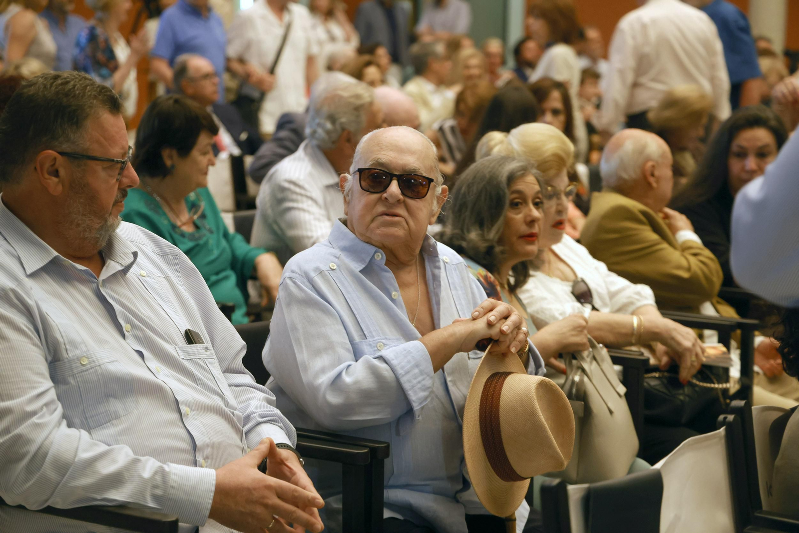 Presentación del libro  'Juan Robles, la sonrisa del tabernero' de Carlos Navarro, todas las imágenes