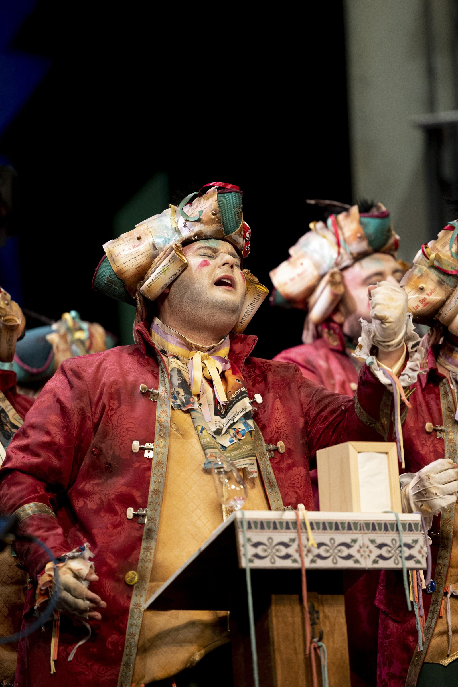 Comparsa 'Vuelve ya el 3x4'.