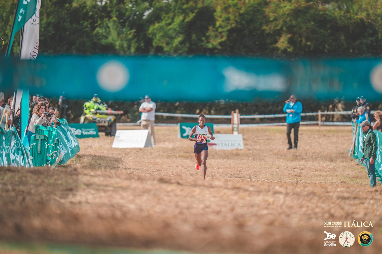 Búscate en las fotos del Cross de Itálica 2025 | 11