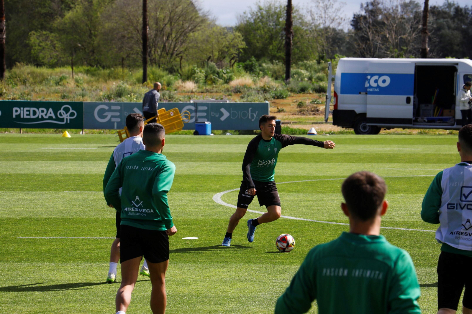 Las mejores fotos de un entrenamiento del Córdoba CF con notable presencia de su afición