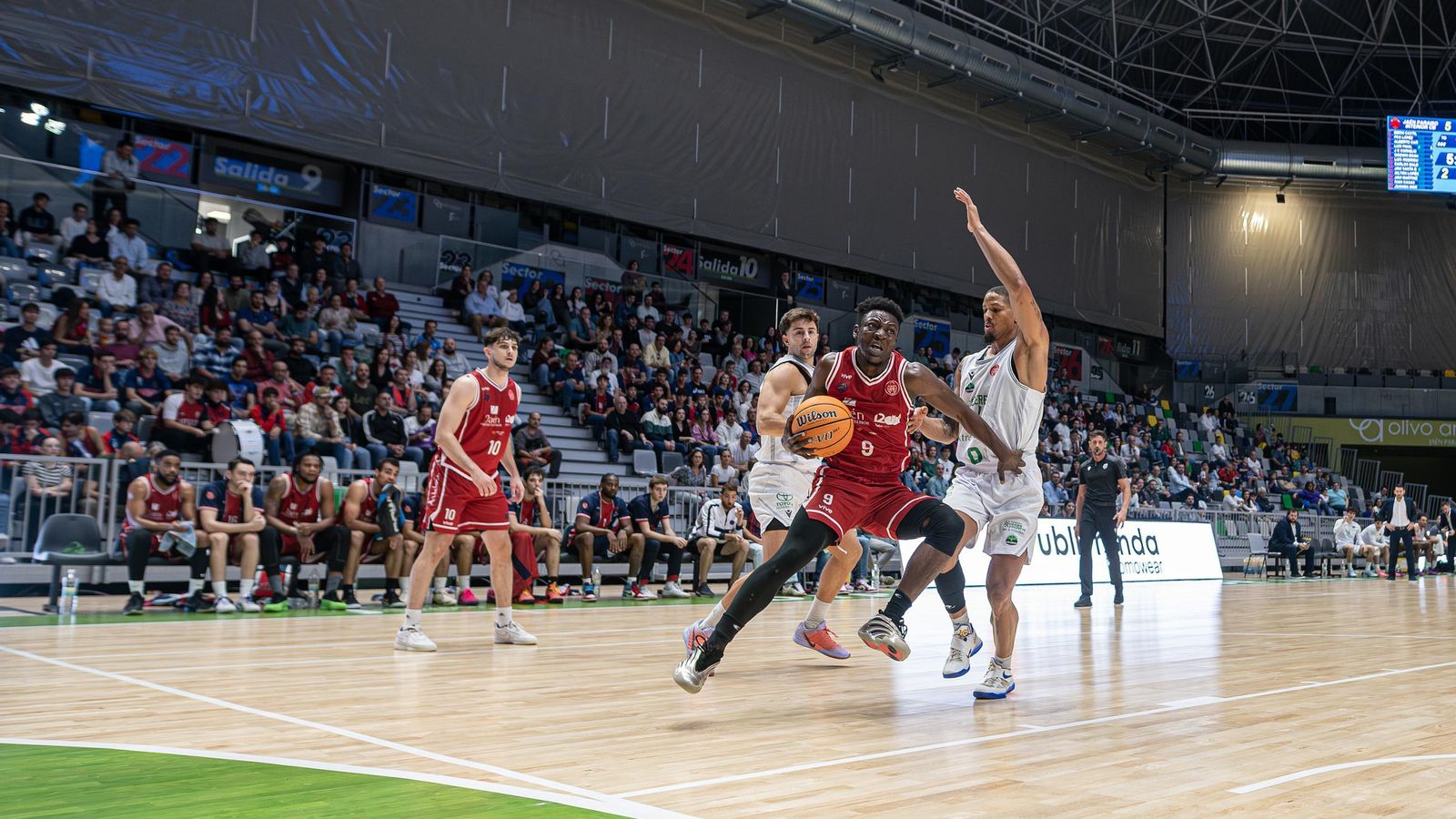 El plantel jiennense acusó el desacierto en el tiro.