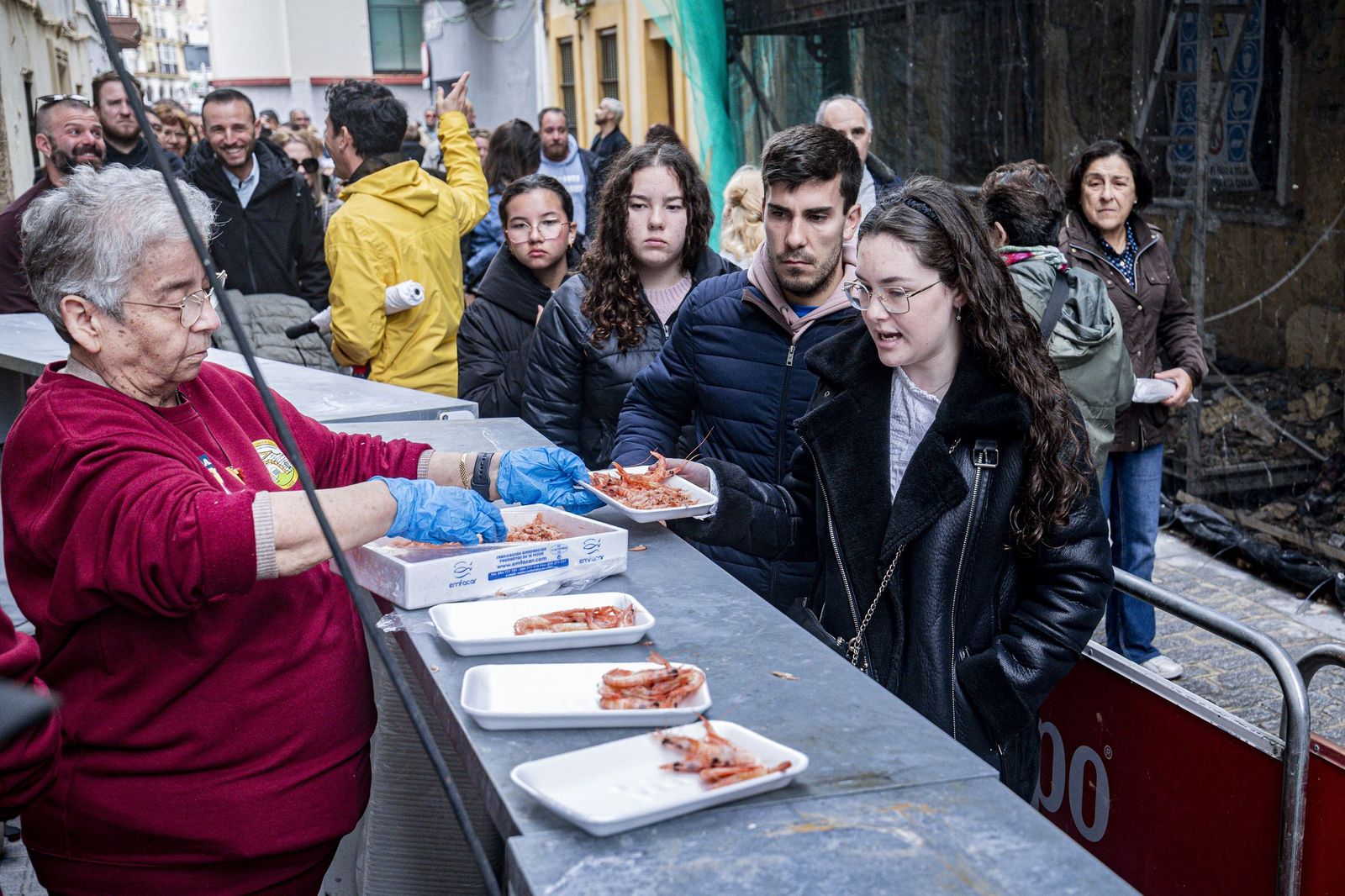 Las imágenes de la erizada popular del Carnaval de Cádiz 2026