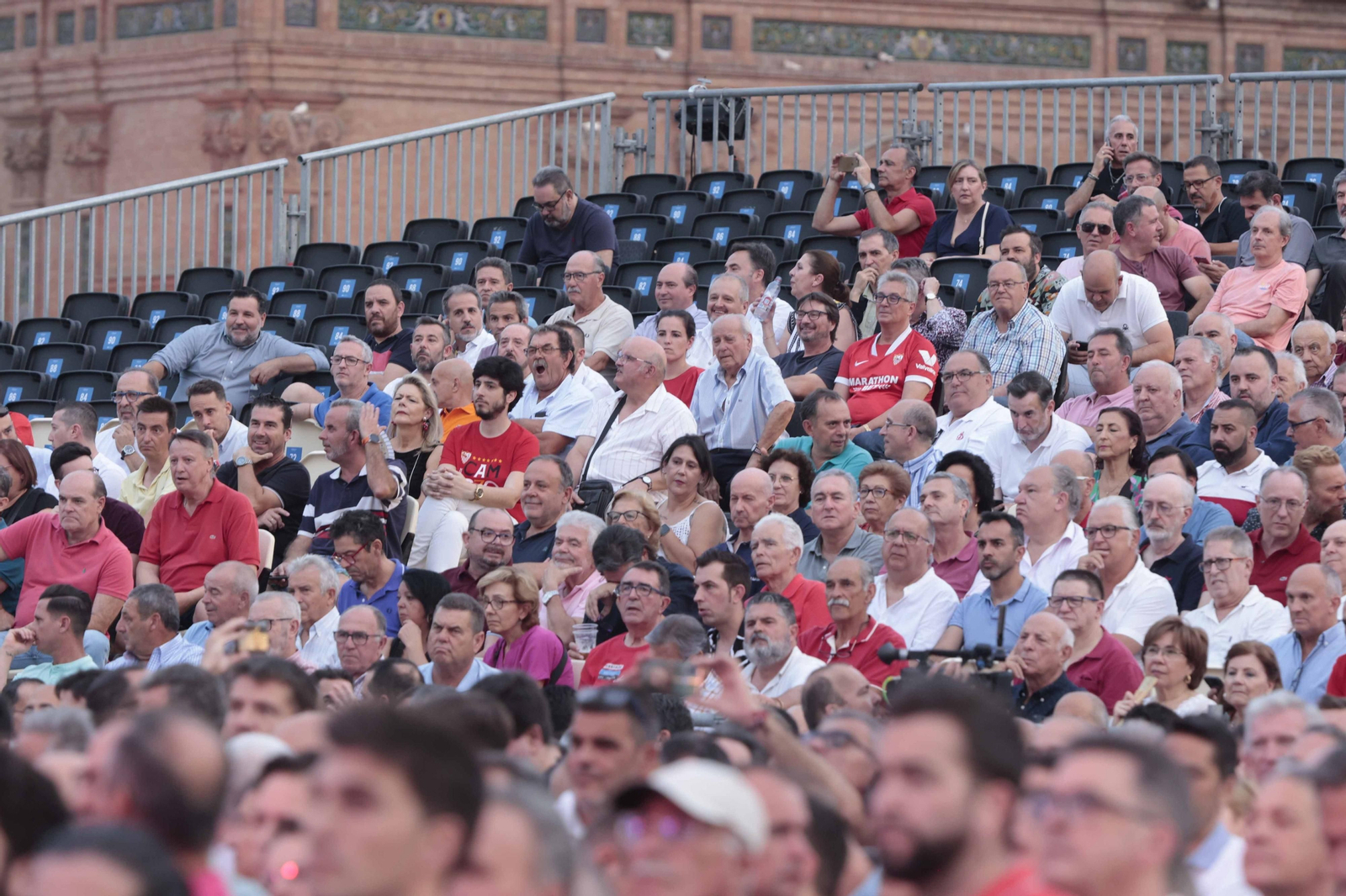 Búscate en las fotos del acto Fieles de Nervión