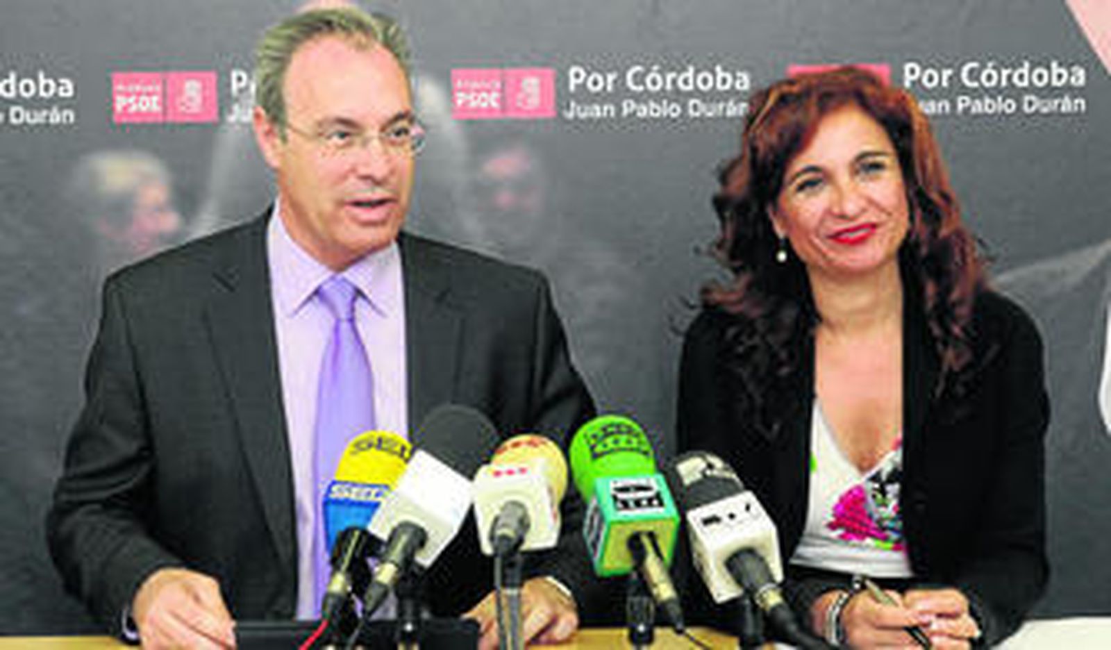 Durán y Montero, ayer en la sede del PSOE en la capital.