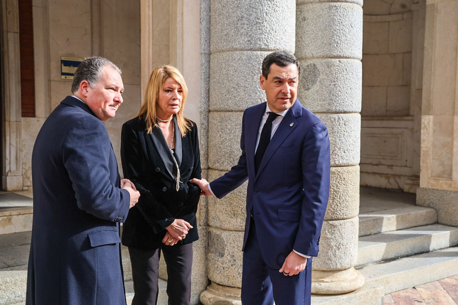 Fotografías del acto de declaración institucional en apoyo a las víctimas del accidente ferroviario de Adamuz y sus familias