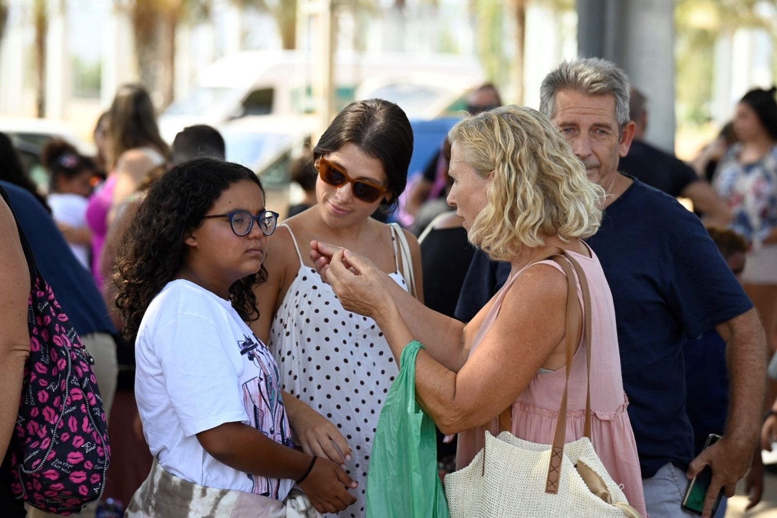 La emotiva despedida de los niños saharauis de Córdoba, en imágenes