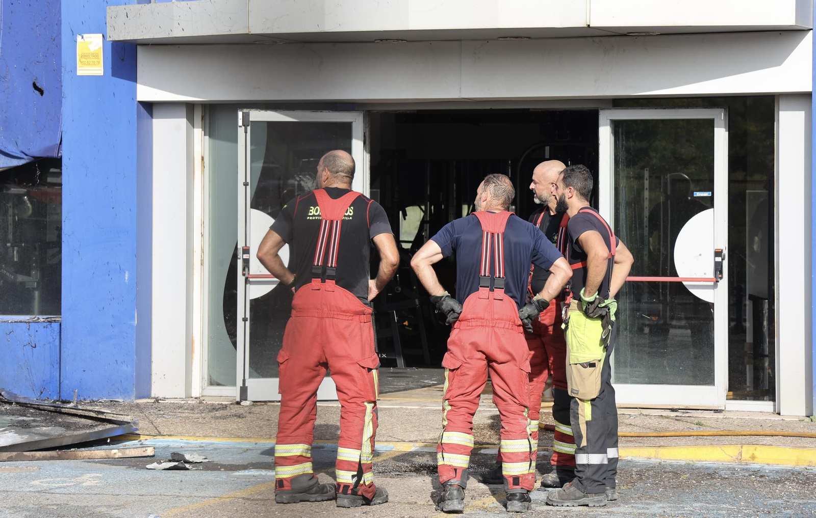 Incendio en el gimnasio Lowfit de Castilleja de la Cuesta
