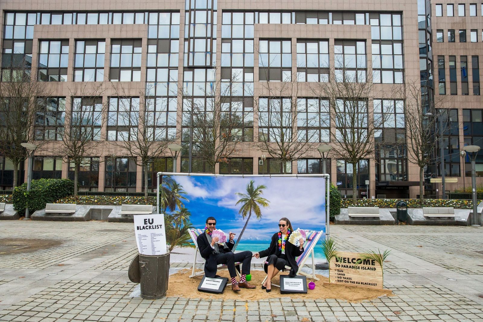 Acción de protesta de la ONG Oxfam en Bruselas.