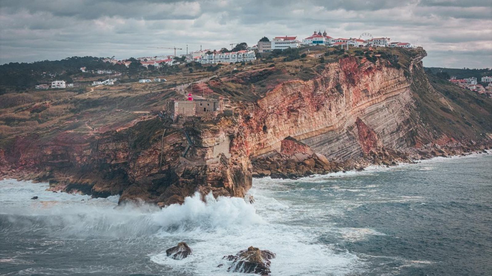 Paisaje urbano en otra instantánea de la muestra.