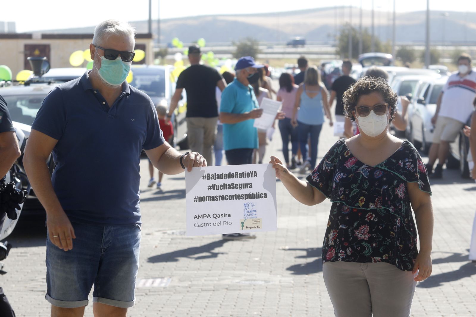 La caravana por una vuelta al cole segura en Córdoba, en fotos