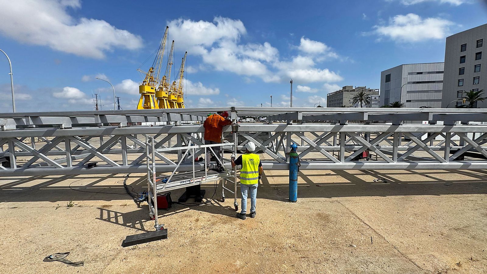 Imágenes del ambiente en el entorno del Paseo de la Ría