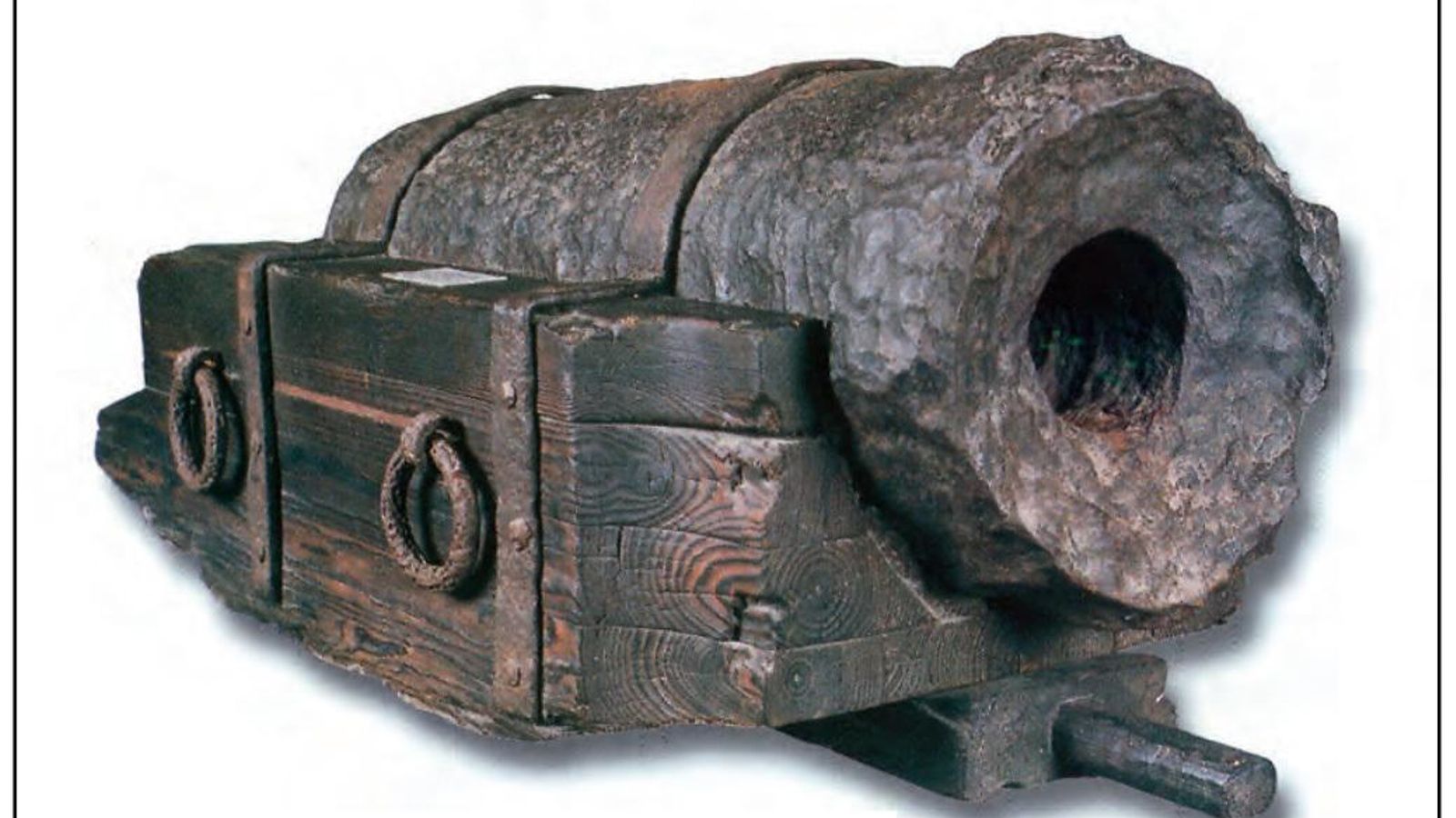 Pieza portuguesa de artillería de la segunda mitad del siglo XIV o principios del XV aparecida en Évora.