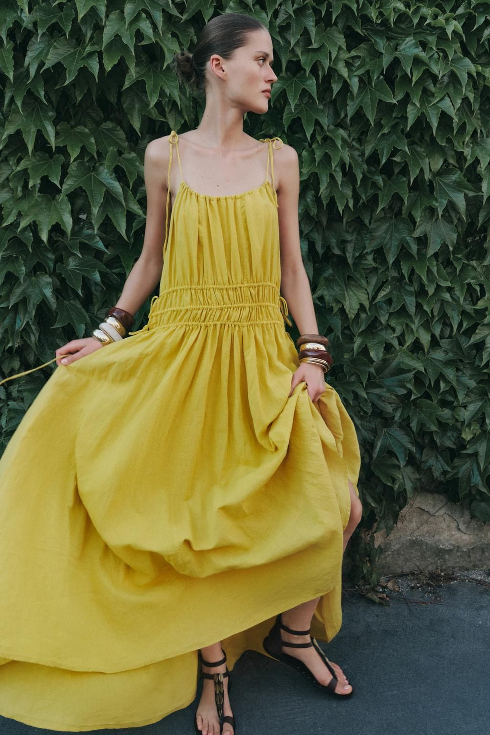 Vestido de lino de Zara. Vestido de lino de Zara.