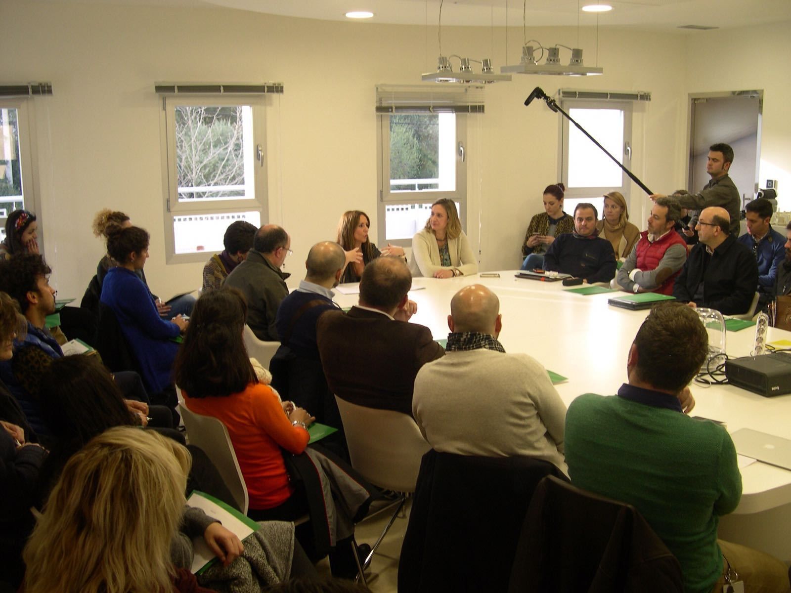 Numerosos emprendedores se citaron en las primeras jornadas celebradas en Ubrique.