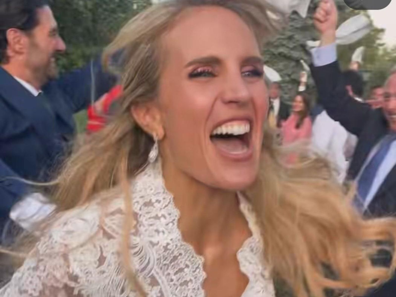 Angie Rigueiro en la captura de un vídeo de su boda en El Escorial Angie Rigueiro en la captura de un vídeo de su boda en El Escorial