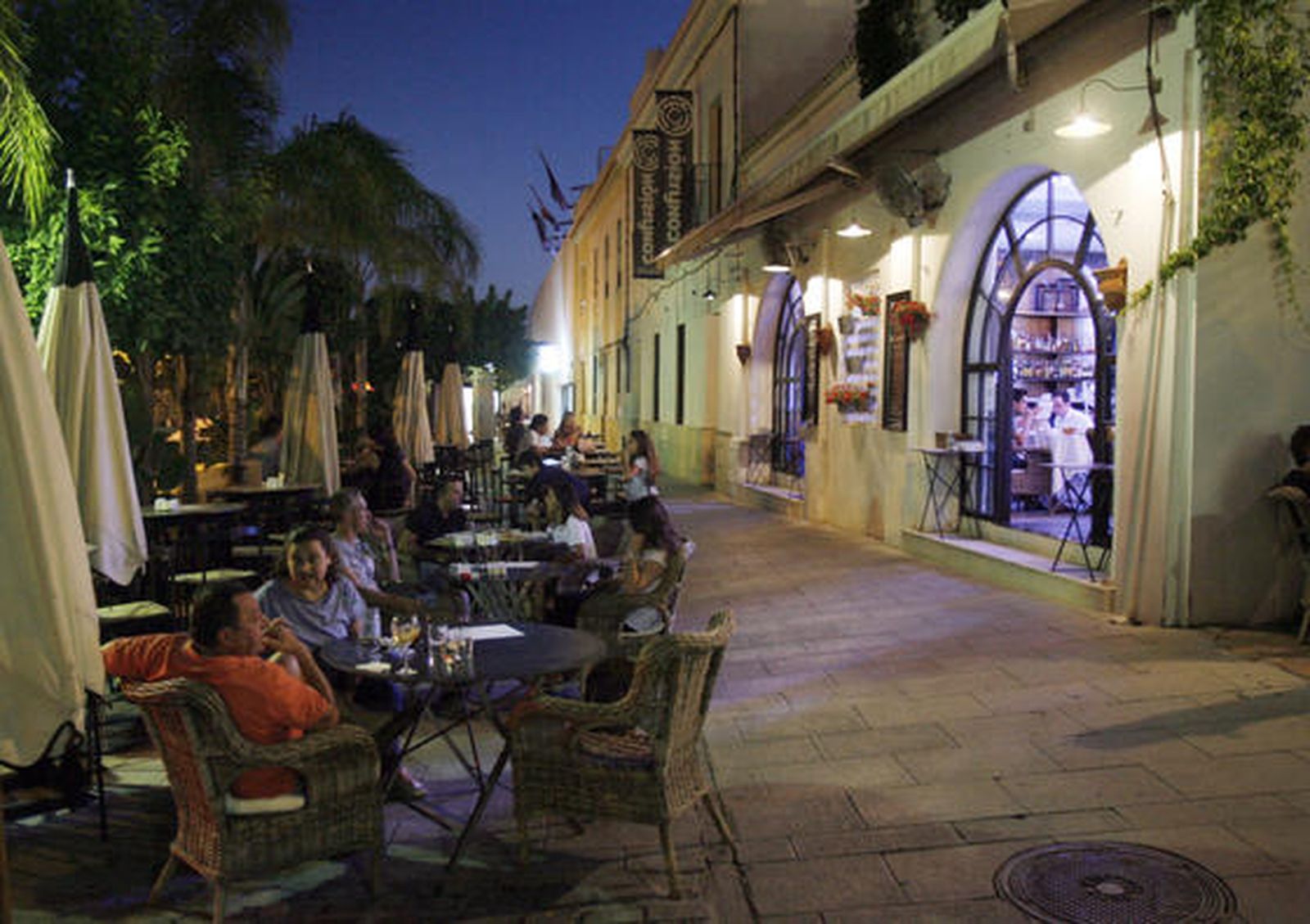 El sosiego de la plaza del Potro. Sojo es un concepto de restaurante que combina cocina de mercado de base tradicional con toques de innovación en un incomparable lugar, muy cerca de la Plaza del Potro. / José Martínez