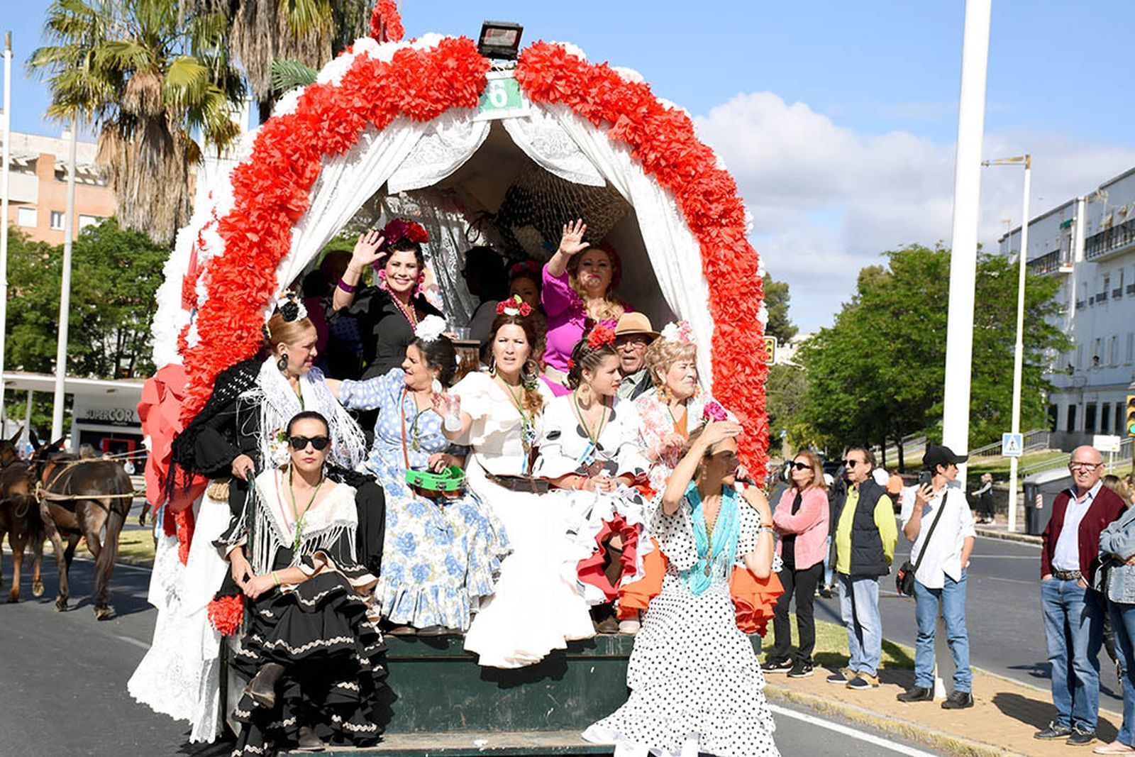 Imágenes de los carros de la Hermandad del Rocío de Huelva