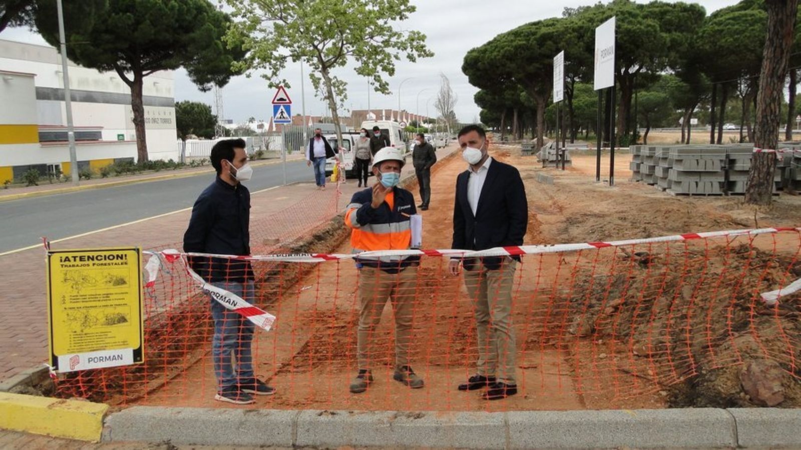 Visita del alcalde Moguer a la actuación ambiental en Mazagón.