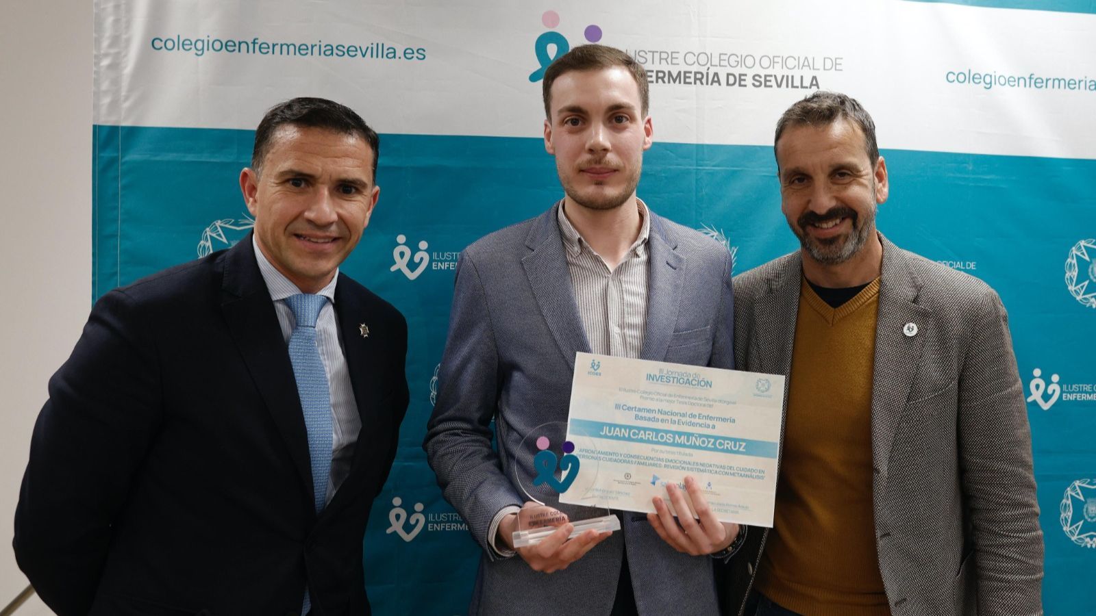 Juan Carlos Muñoz recibe su premio.