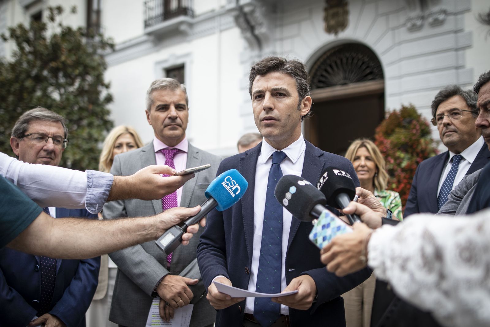Jorge Saavedra, hoy en su comparecencia con los concejales del PP en el Ayuntamiento de Granada.