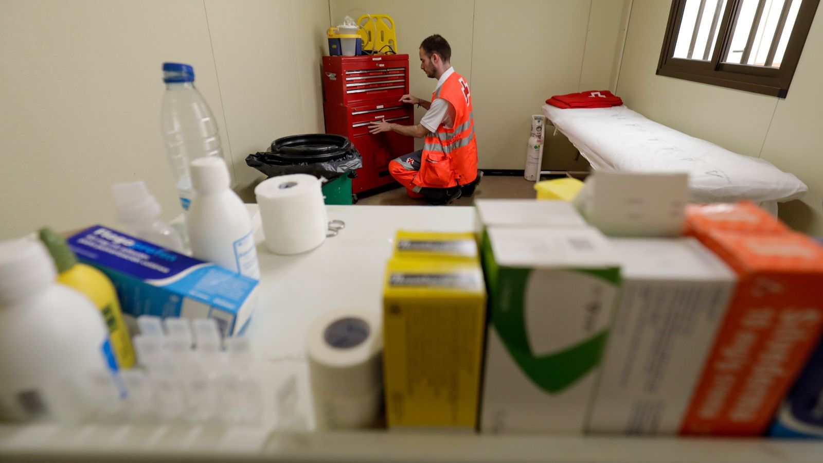 La sala de asistencia sanitaria en el anterior de la caseta 'hospital' en Juan Belmonte 105.