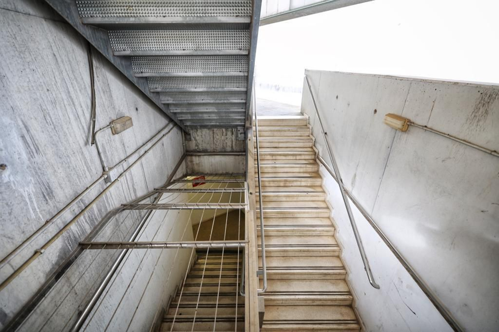 Imágenes del abandono de la pérgola del parque Genovés de Cádiz