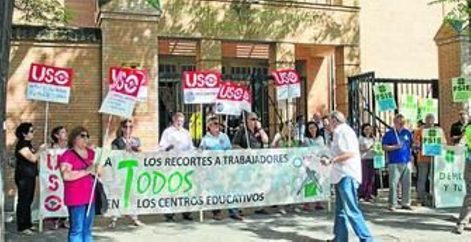 Los profesores de la concertada protestaron ante la Delegación provincial de Educación de la Junta de Andalucía en Sevilla.