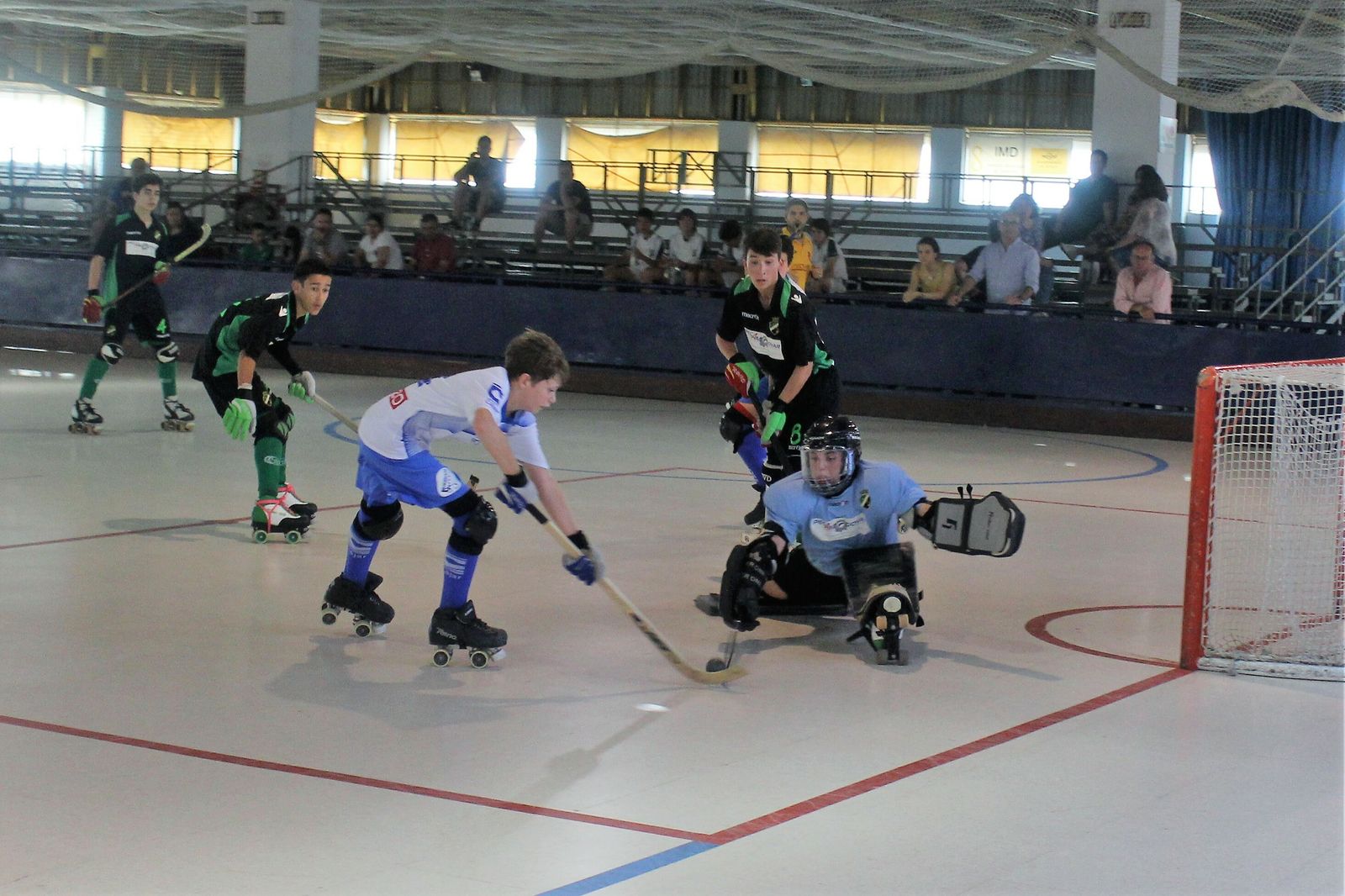 El cajareño David Sánchez encara la portería rival