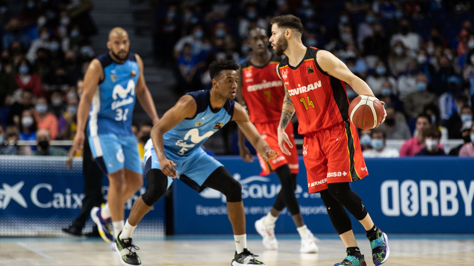Christian Díaz con la pelota.