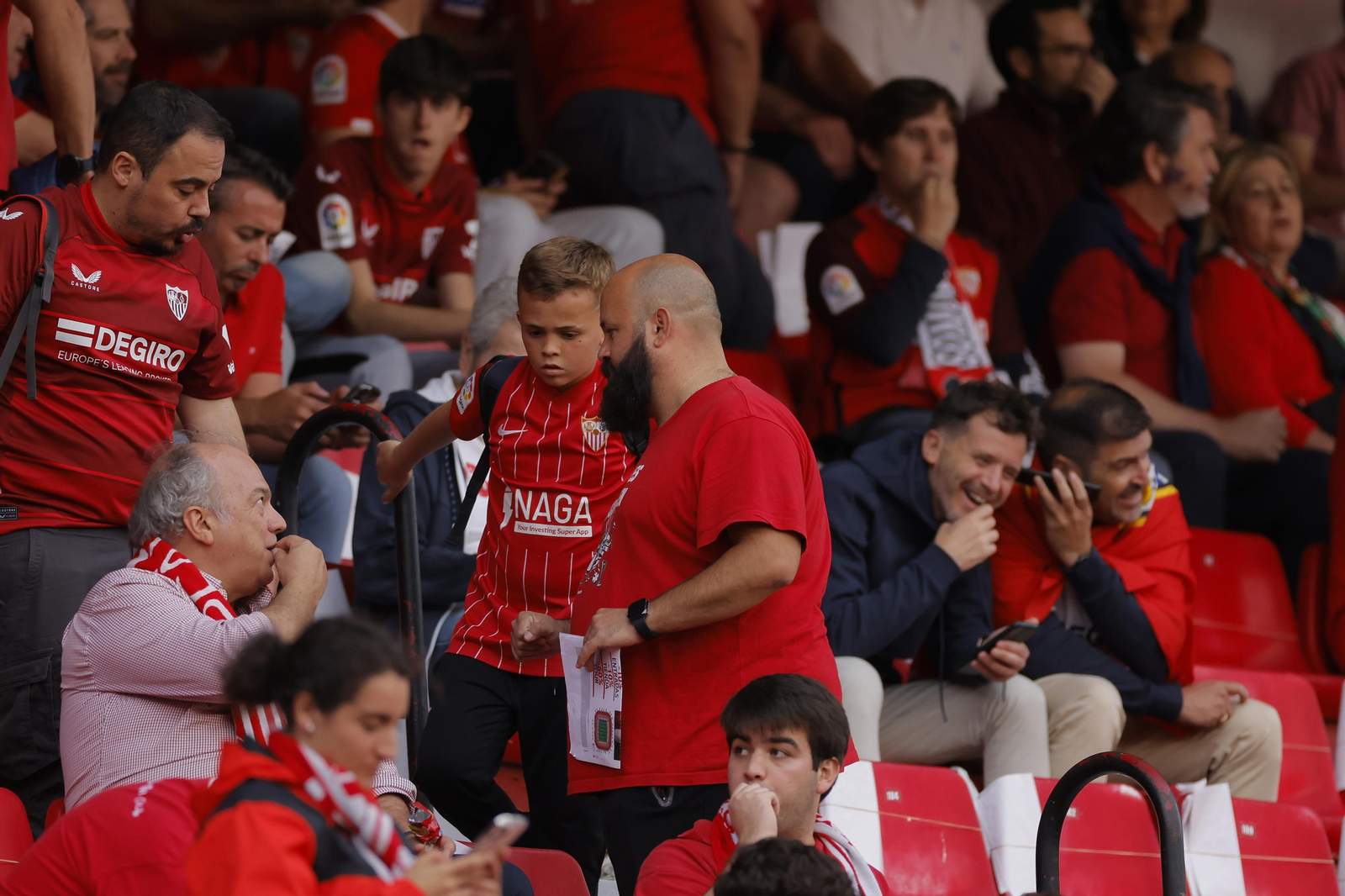Búscate en las fotos del Sevilla-Juventus