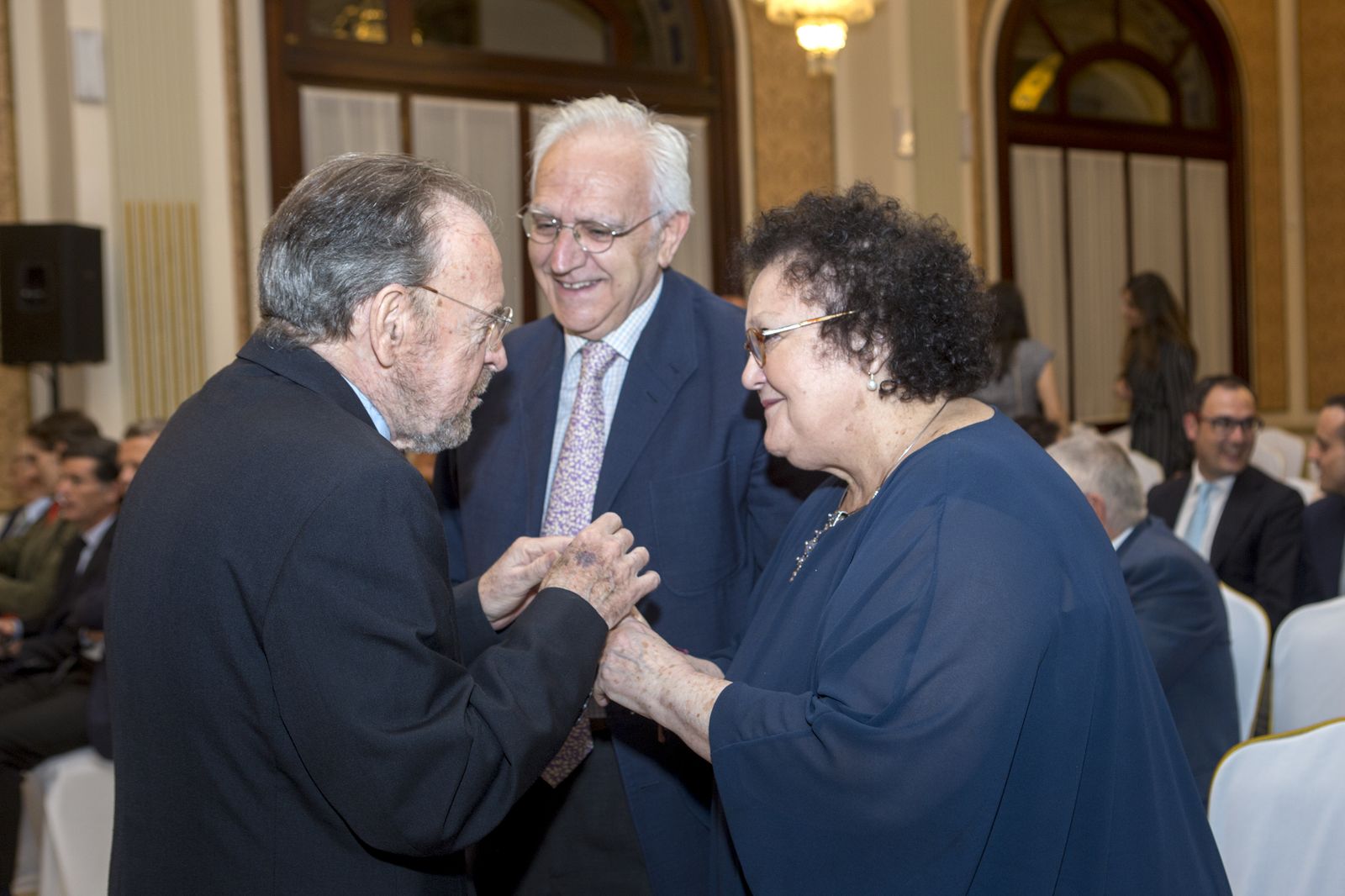 Las imágenes de la entrega de la Beca Manuel Olivencia